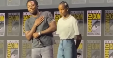 O ator David Jonsson foi confirmado no palco para interpretar o filho de T'Challa e Nakia, que agora aparece como um adulto em Pantera